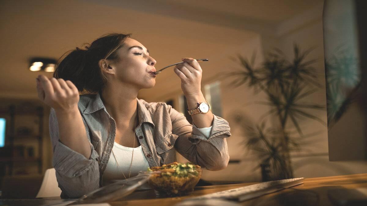 Öğlen yemeği ve akşam saati ortası ne kadar olmalı?