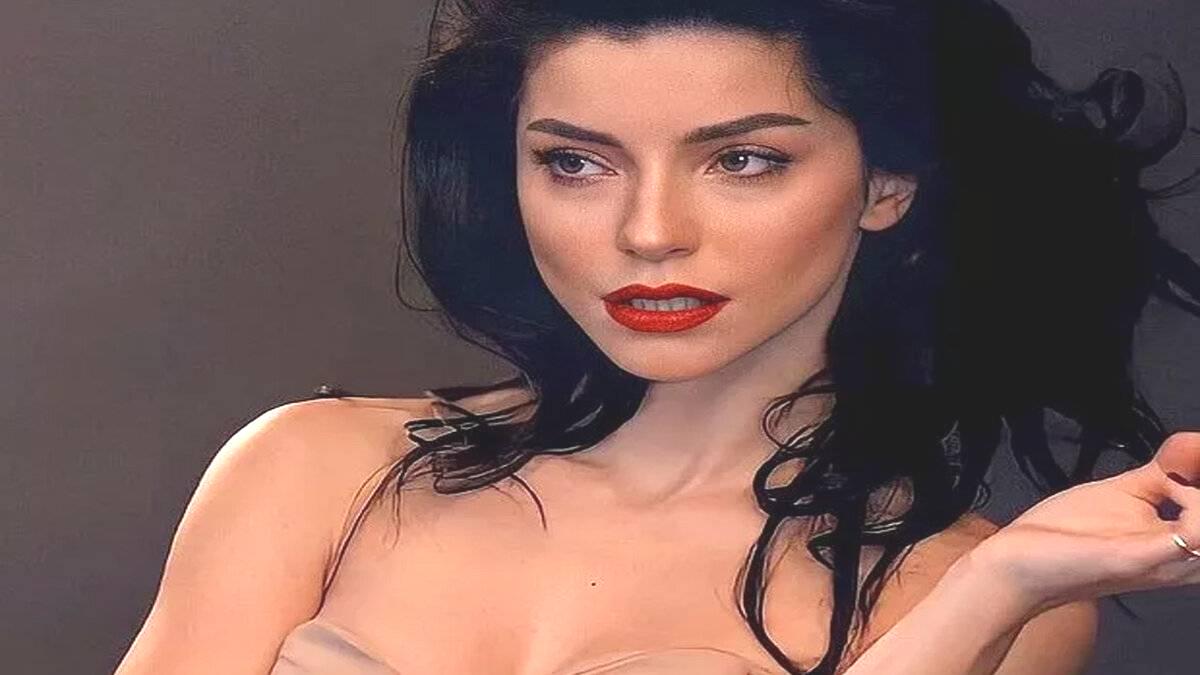 Merve Boluğur: ‘Sadece geceleri yüzümü yıkıyorum o kadar’