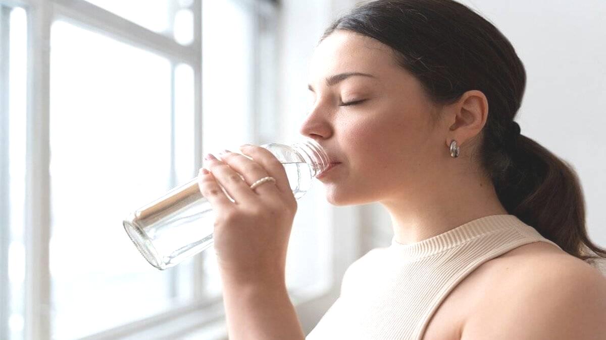 İftar ile sahur ortasında ne kadar su içilmeli?