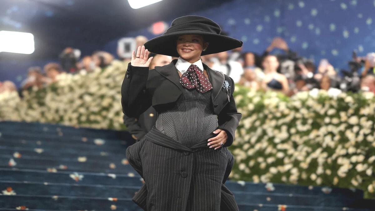 Rihanna’dan 3. hamilelik pozları!