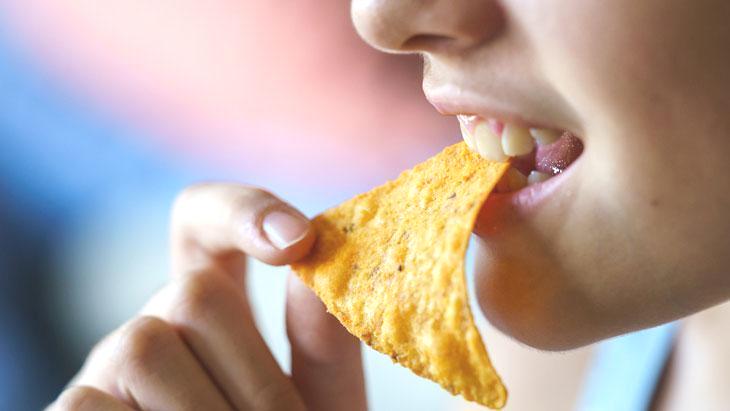 Açlık mı daha zararlı yoksa abur cubur mu? Uzmanı yanıtladı, sonuçlar şaşırtıcı