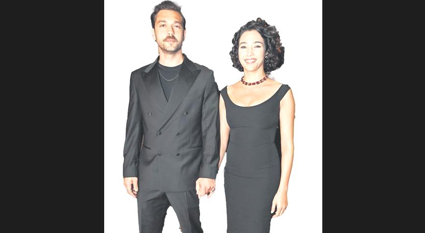 Altı yıl sonra el ele