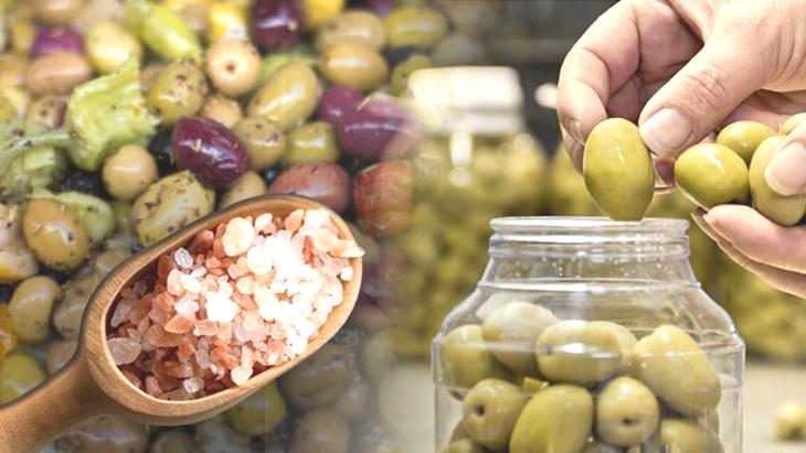 Kışlık zeytinde acı bitiyor! Lezzet tüyosu: Pek bilen yok, kaya tuzu ve defne yeterli