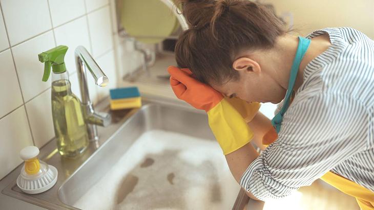 Lavaboyu tıkayan kabus bitiyor! Giderleriniz sondaj gibi açılacak, kimyasal ve masraf yok
