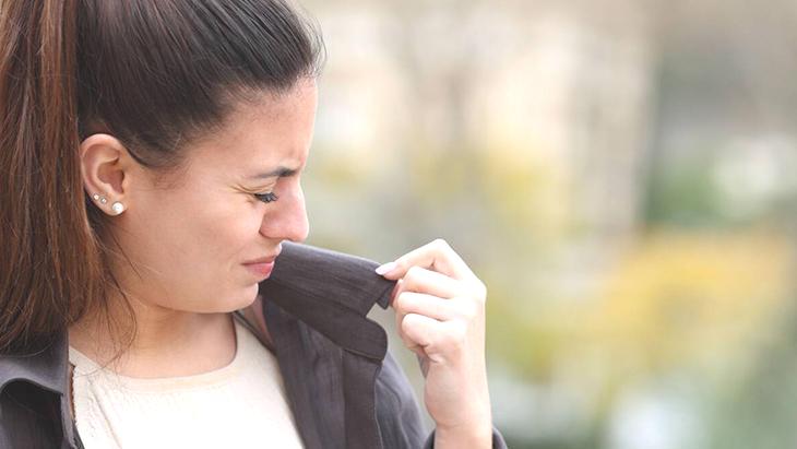 Giysilerin içine sinsice işliyor! Her renk kıyafetin uygulaması farklı