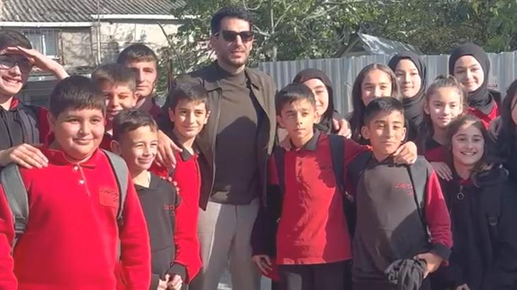 Güller ve Günahlar seti çocuklarla renklendi