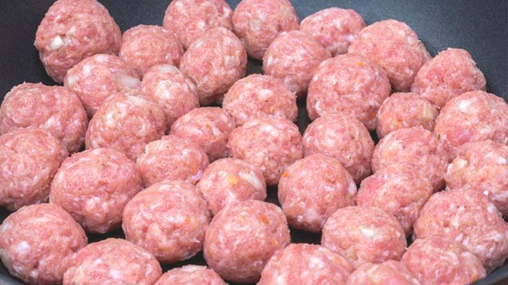 İçi çiğ kalan köftelere son! Çok sıkı yoğurmayın, fırın mucizesi iş başında