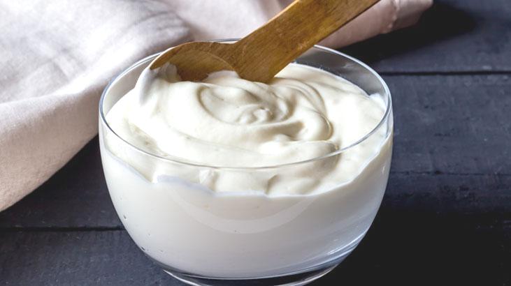 İşareti gören hemen çöpe atsın! Yoğurdun üstünde beliriyor, hemen zehirliyor