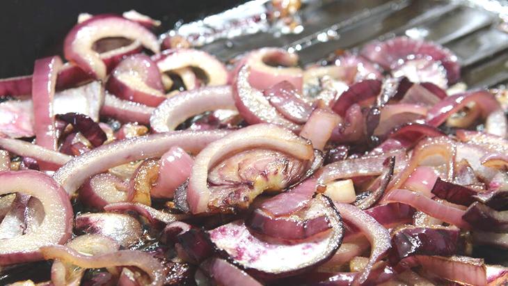 Karamelize soğanın sırrı: Sabır! Lezzeti ikiye katlıyor, yemeklerin gizli yıldızı