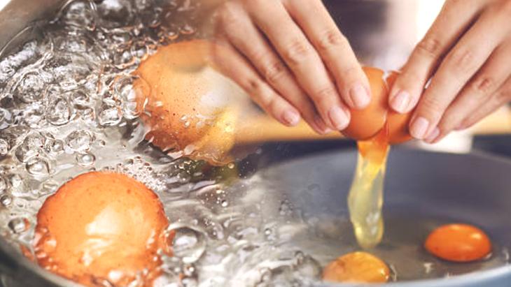 Kayısı kıvamında yumurta için girdap taktiği! Ünlü şefin önerisi: ‘Sirke gereksiz, yağ şart’