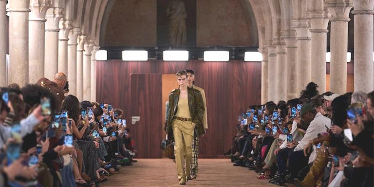 Paris Moda Haftası: Acne Studios İlkbahar/Yaz 2026