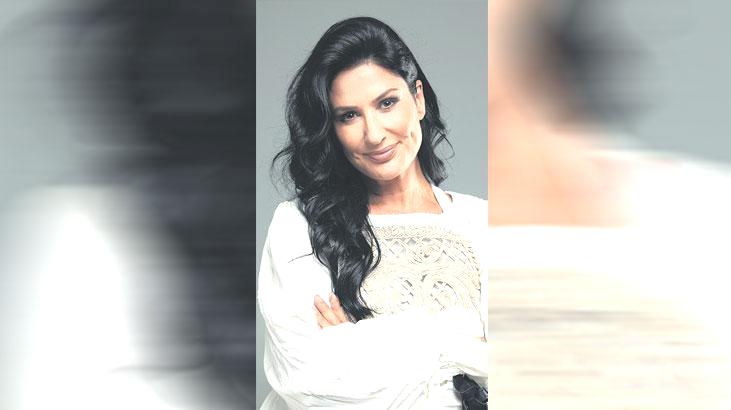 Sahnelere tek başına dönüyor