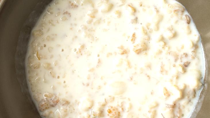 Sütlacın pirinci dibe çökmesin! Kıvamı bozulmayan tarif, 1 tatlı kaşığıyla tadı nefis