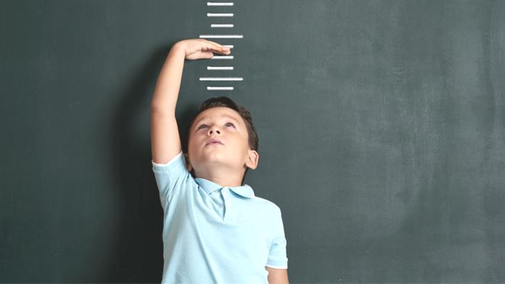 Çocuklarda boy kısalığı artıyor! ‘Büyüme döneminde geçen her ay kritik’