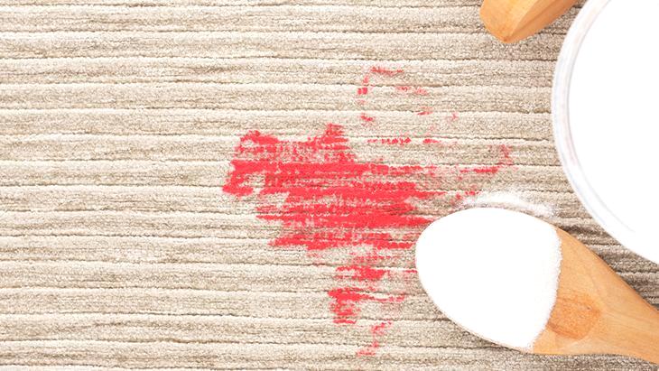 Damladığı an acil müdahale edin! Halınızı çöpe atmayın, kurtarmak mümkün