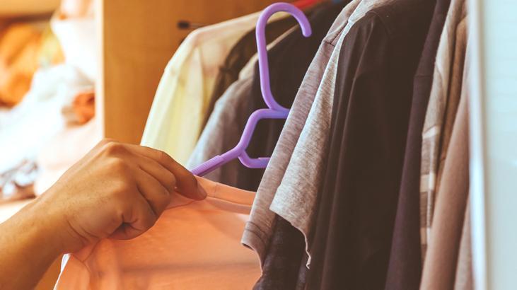 Dolap dağınıklığına ‘ters askı’ çözümü! En basit hileyle 1 haftada en hızlı sonuç