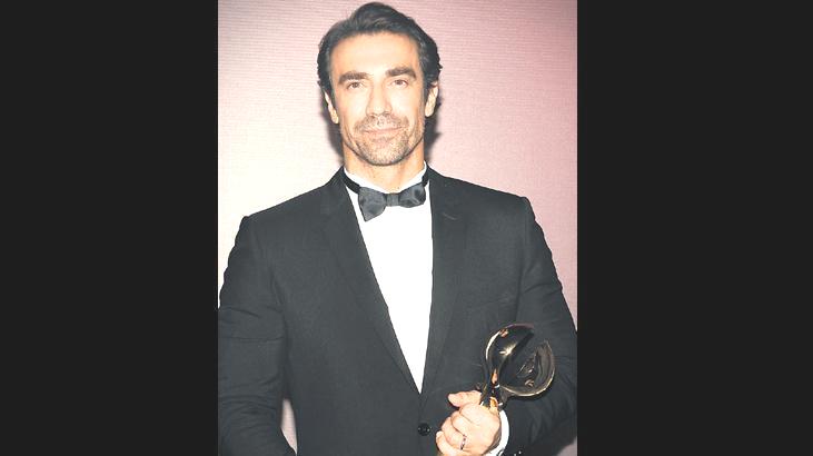 Dubai’de ödül aldı