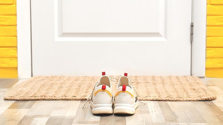 Evdeki gizli tehlike! Paspaslar hijyen sağlamıyor, tüm mikrobu evin içine taşıyor