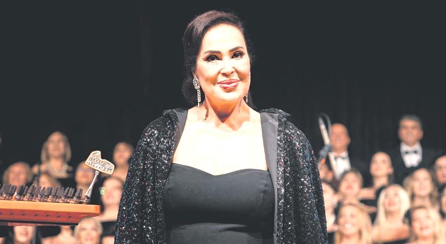 Türkan Şoray’a saygı duruşu