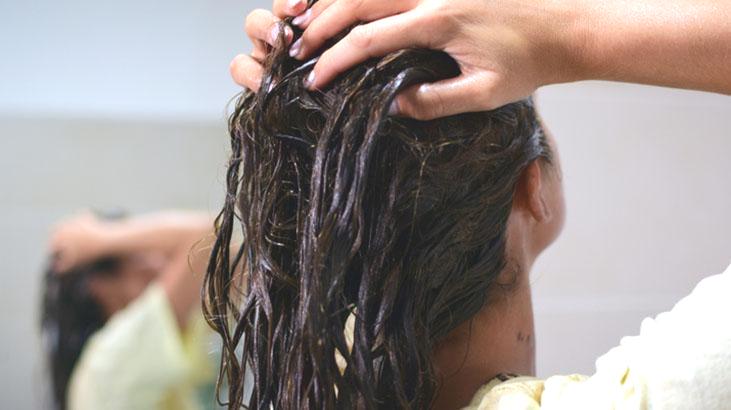 3 malzemeyle kafeinli saç maskesi! Doğal nemlendirici