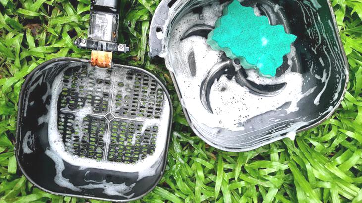 Airfryer’i temizlerken bu hataya düşmeyin! Kalıntıları yiyeceklere yapışıyor