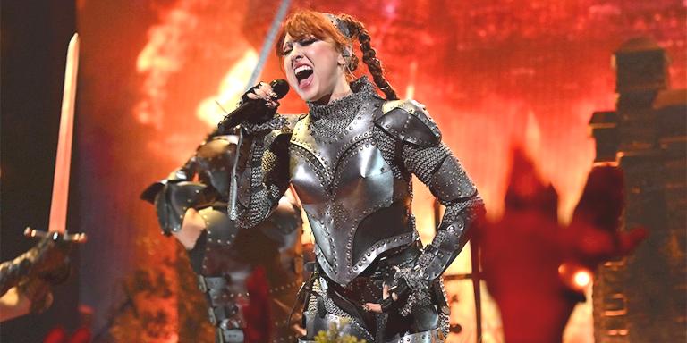 Chappell Roan Nasıl Giyiniyor? Z Kuşağı Pop Yıldızının Kamp ve Couture Arasındaki Moda Hikayesi