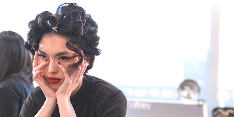 Kontakt Lens + Makyaj: Göz Sağlığını Tehlikeye Atmadan Nasıl Yapılır?