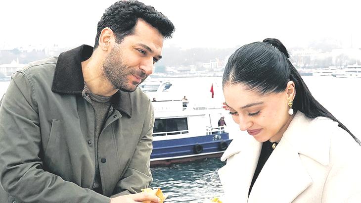 Galata Köprüsü’nde aşk molası