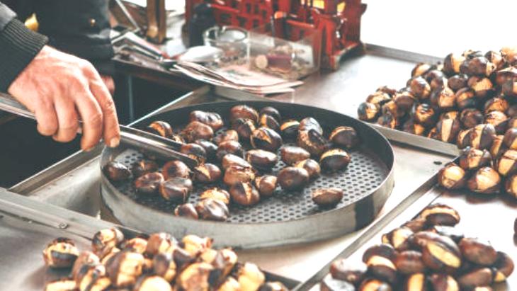 Kestaneyi sokakta pişirince mis gibi kokuyor, işte nedeni! Çizin ve sallayın