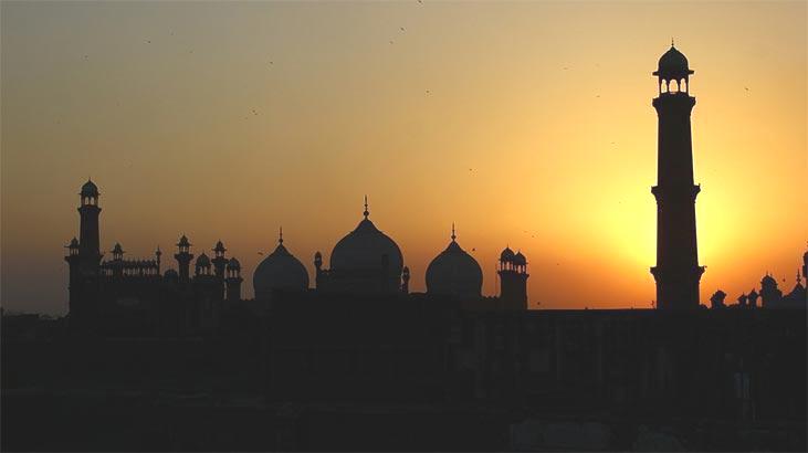 Pakistan Hakkında Bilgiler; Pakistan Bayrağı Anlamı, 2026 Nüfusu, Başkenti, Para Birimi Ve Saat Farkı