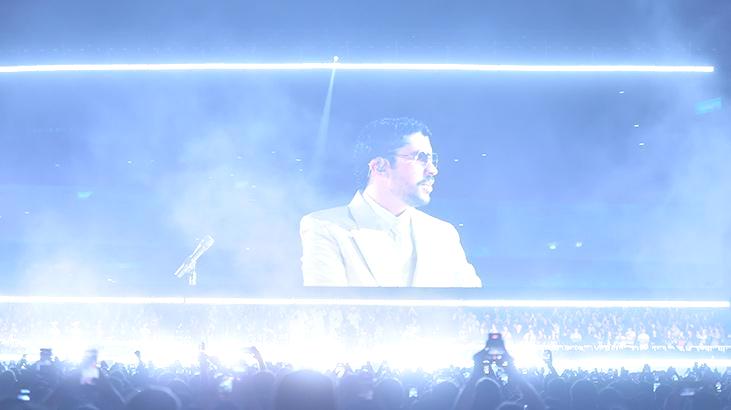 Bad Bunny çılgınlığı! Konserine on binlerce kişi katıldı