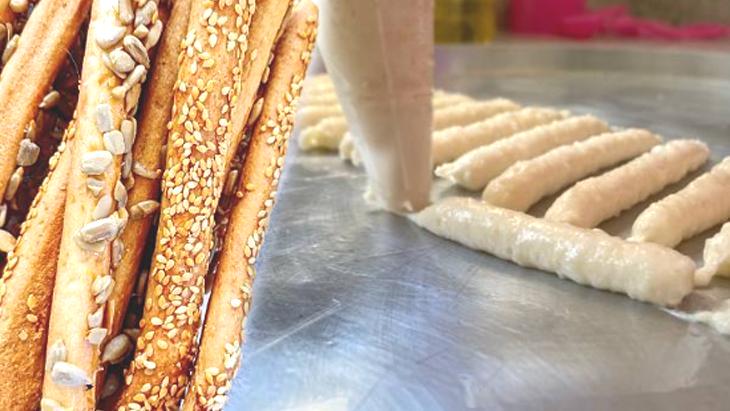 Çaya ve kahvaltıya hazır tutun! Misafire tarif sorduran susamlı çubuk böyle yapılıyor