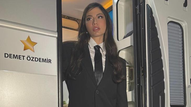 Eşref Rüya’nın yıldızı paylaştı! Demet Özdemir’den yeni pozlar