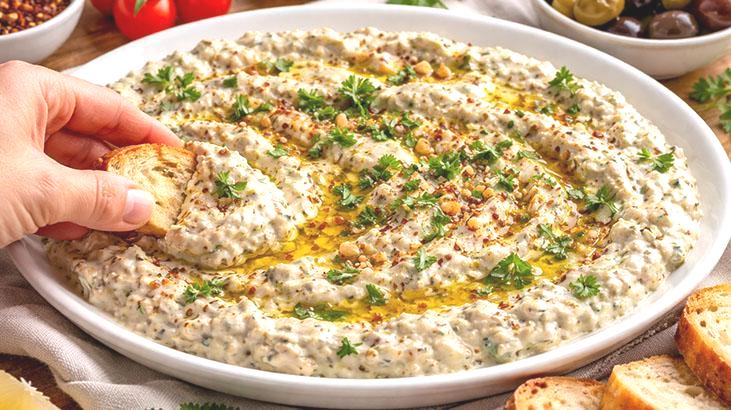 Et yemeğinin yanında iyi gider: Közlenmiş patlıcan mezesi nasıl hazırlanır?