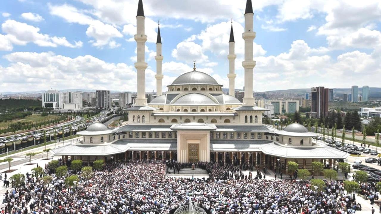 Külliye’den iftar yayını