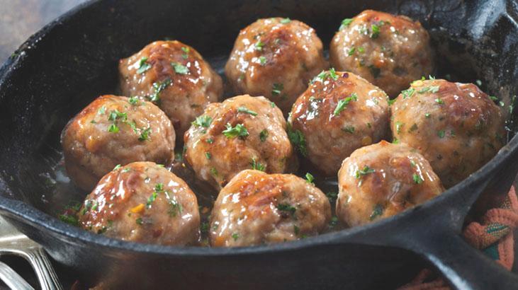 Mangal tadında lokum gibi tavuk köfte tarifi! Sofranın yıldızı, tadı nefis