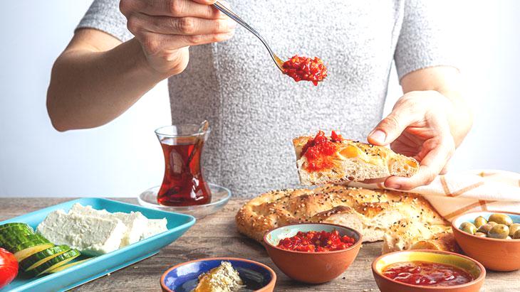 Ramazanda kilo almadan oruç tutmak mümkün! ‘İftar yükleme değil, dengeli bir geçiş olmalı’