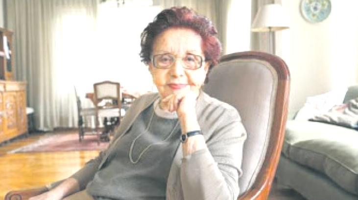 Türk tiyatrosunu Dikmen Gürün’den dinleyelim