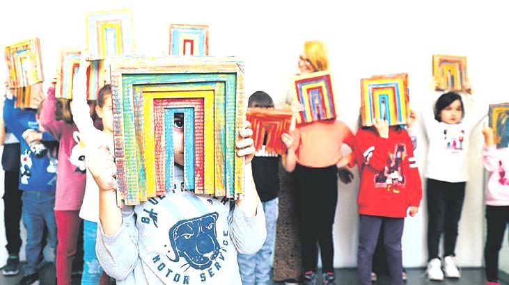 23 Nisan sanatla kutlanıyor