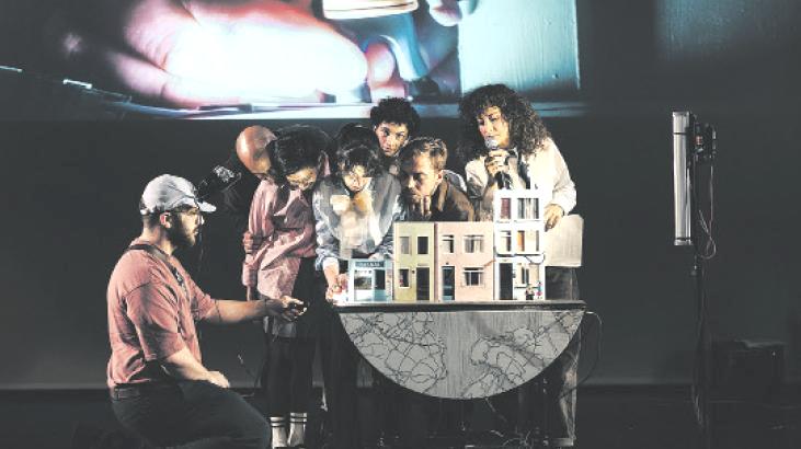 ‘Birinin yıkıntıların nöbetini tutması gerekir’