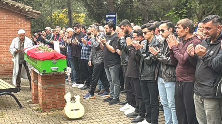 Cenaze töreninde duygusal anlar! Şarkıcı Rıza Tamer son yolculuğuna uğurlandı