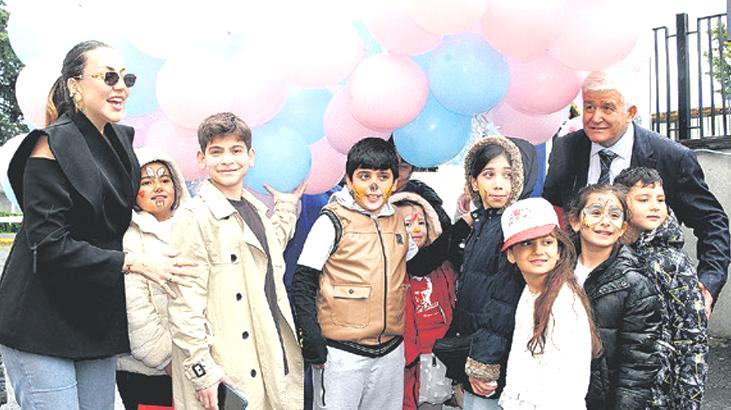 Çocuklar için balon uçurdular