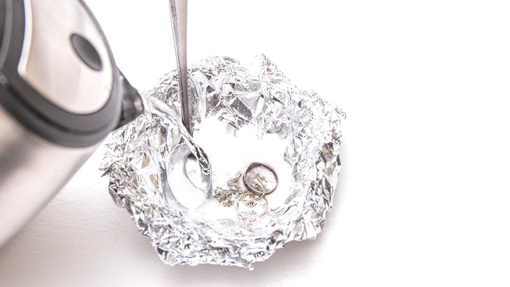 Eski eşyaların kaderi değişiyor: Kararan takılar ve ocak gözleri için mucizevi çözüm!