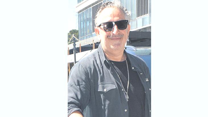 Film için bıyık bıraktı