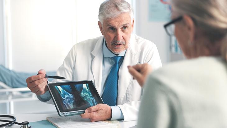 Kemik erimesi sessiz ilerliyor! Uzmanı en çok etkilediği 3 kritik bölgeyi açıkladı