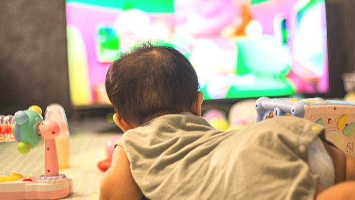 Otizm mi, ekran etkisi mi? Aileleri yanıltan kritik benzerlikler