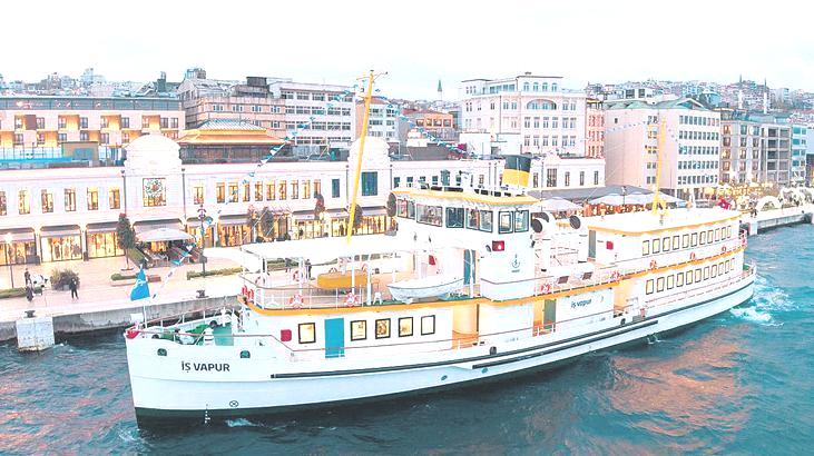 Sanatın kalbi vapurda atıyor