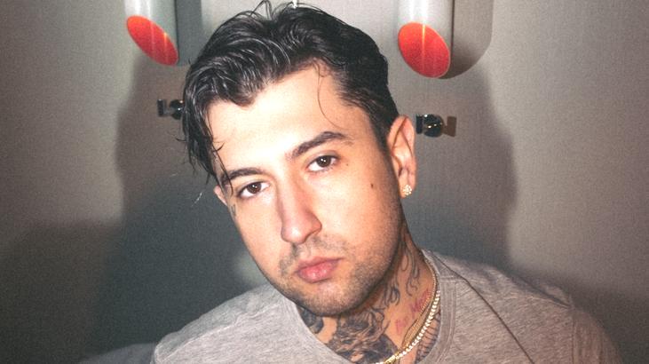 Ünlü rapçi Motive sevgilisiyle görüntülendi! Önce yüzünü kapattı sonra açıklama yaptı