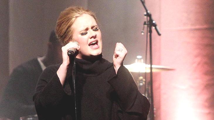 Adele’in mucizevi dönüşümü! 45 kilo verdiren o süreç