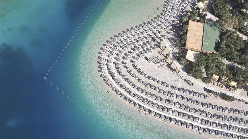 Akdeniz’de mavi rekabet! Türkiye’nin mavi bayraklı plaj sayısı 580’e yükseldi